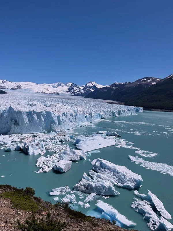 Glaciar y paisaje patagónico del proyecto Turismo Review